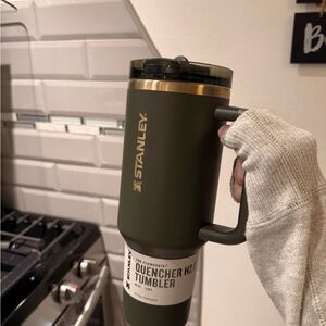 Stanley Quencher H2.0 FlowState 40oz Tumbler | Limited Cypress Green | NEW